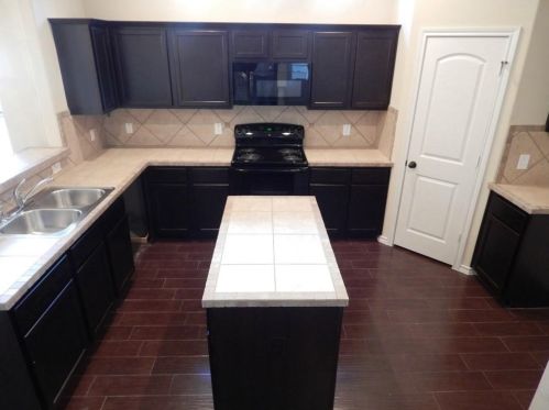 142 Creekside Villa Dr, Uhland TX  78640-6440 exterior