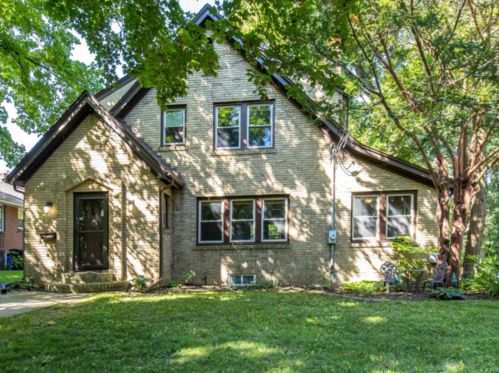 1241 Oakland Ave, Rockford, IL 61107-3029
