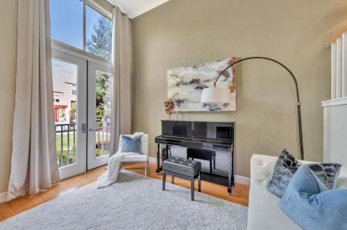 928 Camille Ln, Mountain View, CA 94040-2668