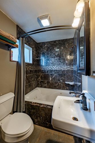 3990 Eastside Calpella Rd, Ukiah CA  95482-9559 exterior