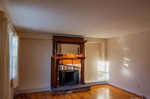 9 Firethorn Dr, Glastonbury, CT 06033-1220