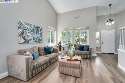 2195 Rhone Dr, Livermore, CA 94550-8214