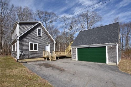 41 Watuppa Ave, Tiverton, RI 02878-2332