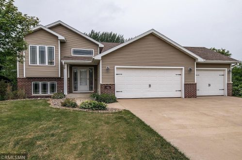 174 Summerfield Ct, Eyota, MN 55934-4701