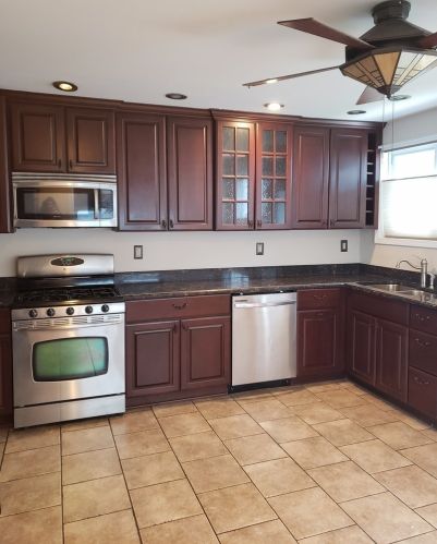 566 Lowden Ave, Glendale Heights, IL 60137-6319
