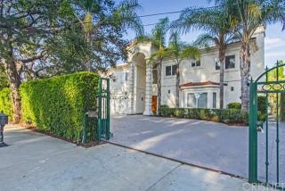 5108 Woodley Ave, Van Nuys CA  91436-1443 exterior