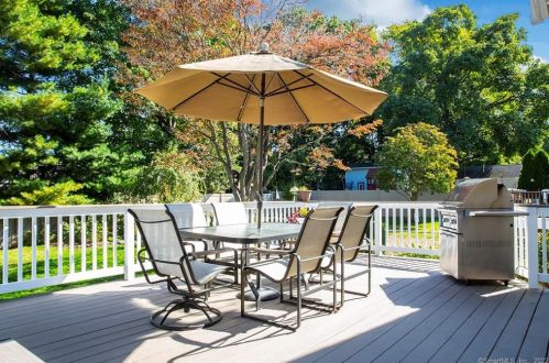 20 Devon Ave, Norwalk, CT 06850-2922