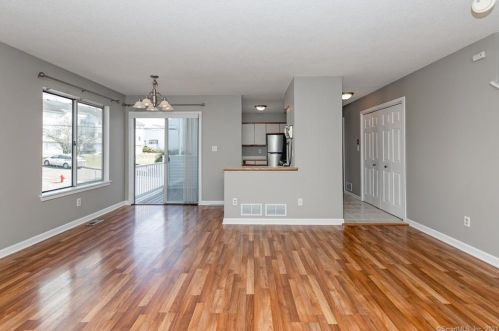 143 Staffordshire Commons Dr, Wallingford, CT 06492-1753