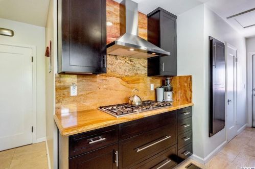 1151 Cedar St, Glendale CA  91207-1728 exterior