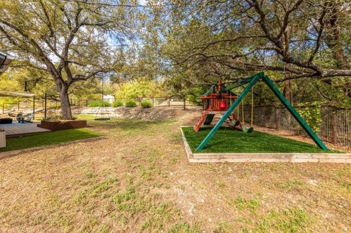 7100 Dunkirk Dr, Austin TX  78736-1805 exterior