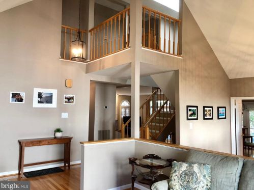 6836 Camus Pl, Springfield VA  22152-3112 exterior