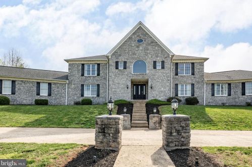 2442 Kenner Ln, Midland, VA 22728-2538