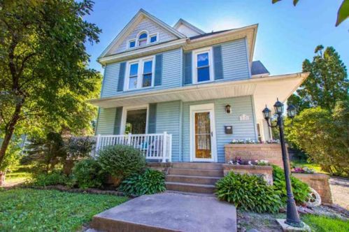 210 6th St, Modena, IL 61491-1340