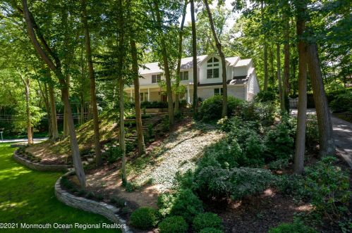 1 Autumn Ln, Middletown, NJ 07748-3002