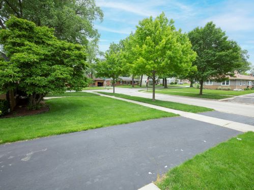 134 Sunnyside Ave, Elmhurst IL  60126-3212 exterior