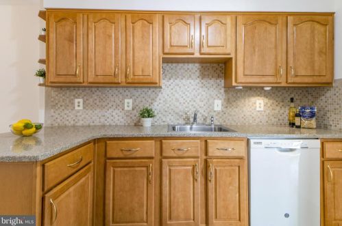 2017 Featherwood St, Silver Spring MD 20904-6643 exterior