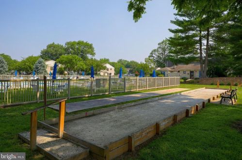 97 Valleybrook Dr, Lancaster PA  17601-4612 exterior