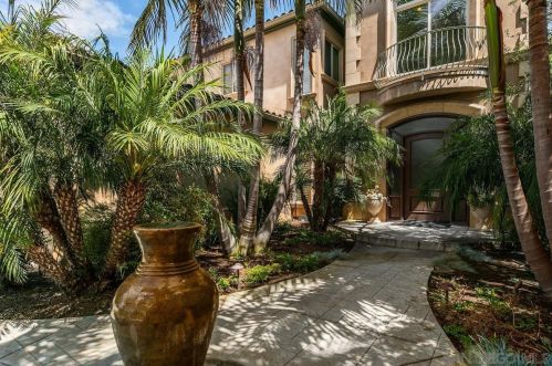 1190 Laguna Dr, Carlsbad, CA 92008-1519