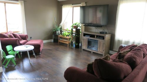 23 Sugarbush Rd, Wall Township, NJ 07731-2313