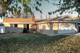 105 Walnut Dr, Tehachapi, CA 93561-2305