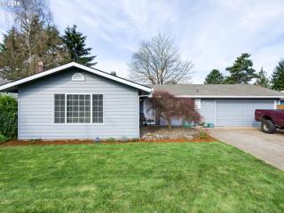 909 Marie Ave, Newberg, OR 97132-1355
