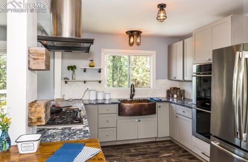 212 Pennsylvania Ave, Woodland Park CO 80863-8822 exterior