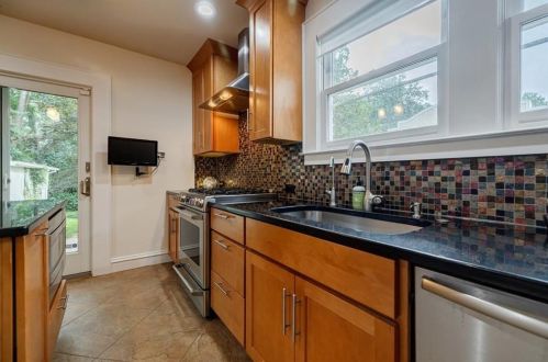 1200 Cameron Ct, Atlanta GA  30306-2622 exterior