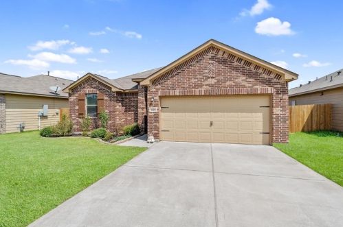 3987 Waukegan Rd, Conroe TX  77306-5870 exterior