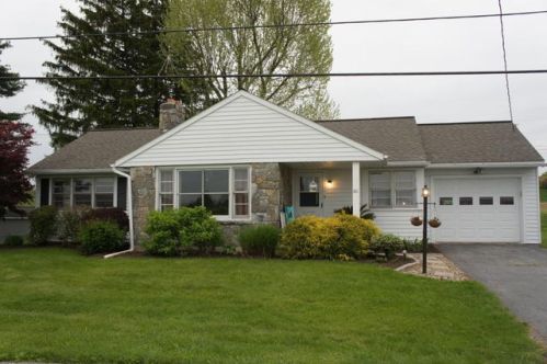 80 Clearview Rd, Ephrata, PA 17522-8424
