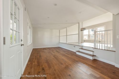 3 Fox Dr, Hazlet, NJ 07730-1410
