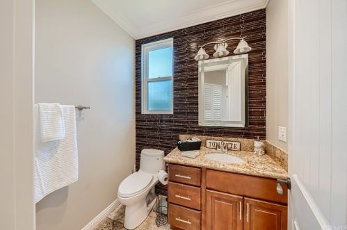 1814 Main St, Huntington Beach CA  92648-2725 exterior
