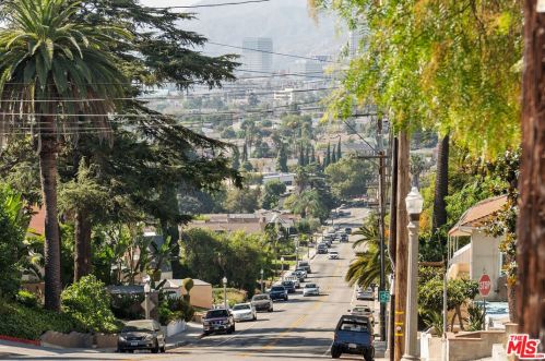 1520 Columbia Dr, Glendale CA  91205-3508 exterior