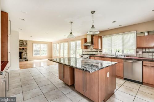 20 Harriet Dr, Princeton NJ  08540-3935 exterior