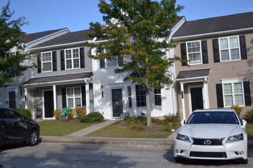 883 Crestwell Cir, Atlanta, GA 30331-8625