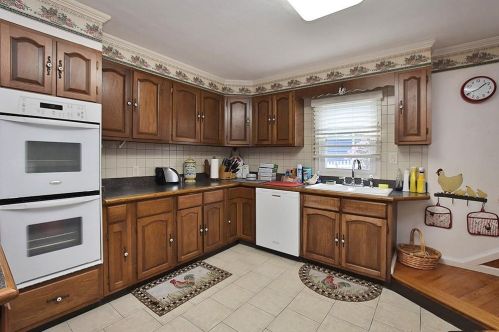 56 Walton Ave, Warwick, RI 02886-9029