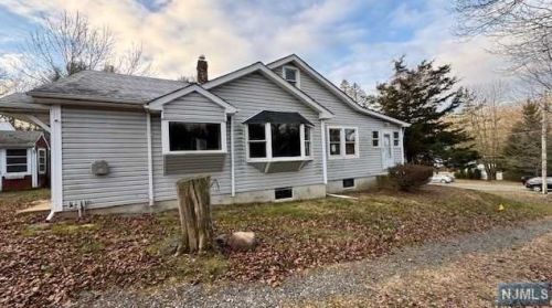 119 Airmont Ave, Mahwah, NJ 07430-1959