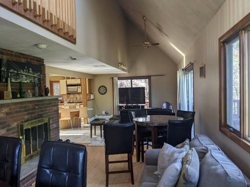 43 Wilson Ave, Providence, RI 02919-4830