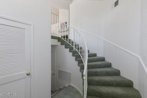 5692 Camelia Ln, Calabasas, CA 91377-1001