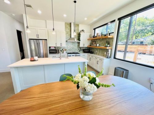 1013 45th St, Austin, TX 78751-4136