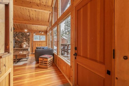 13584 Moraine Rd, Truckee CA  96161-3837 exterior