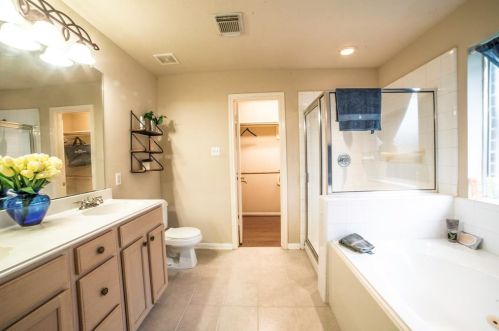 1506 Helmsley Dr, Richmond TX  77471-6133 exterior