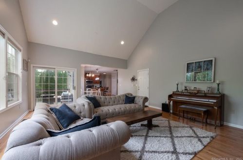 270 Budding Rdg, Southington CT  06489-4226 exterior