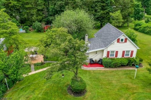 6 Dogwood Ln, Princeton NJ  08540-8439 exterior