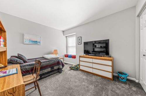 1098 Bradbury Cir, Carol Stream IL  60188-3904 exterior