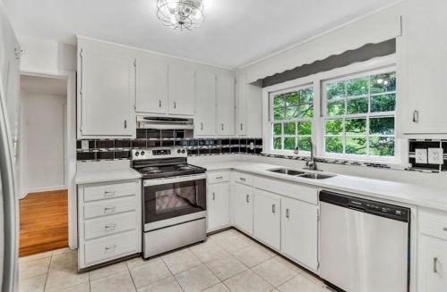 1678 Bridgeport Dr, Atlanta GA  30318-3332 exterior