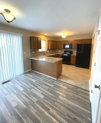 804 Canterbury Ln, Island Lake, IL 60042-9418