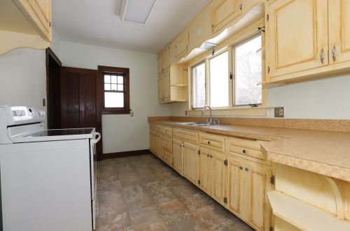 401 Burbank St, Alden, IL 60033-2201
