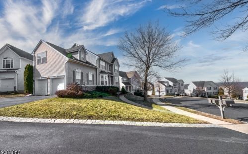 252 Winding Hill Dr, Hackettstown, NJ 07840-5662