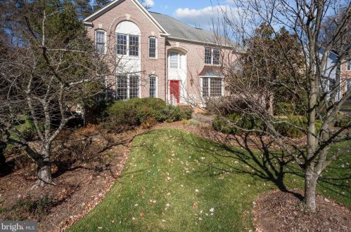 6466 Lake Meadow Dr, Springfield VA  22015-3927 exterior