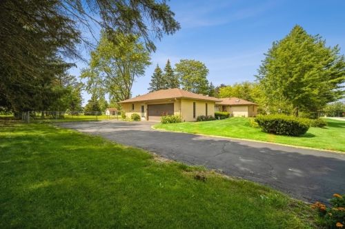 23426 Apple Hill Ln, Half Day, IL 60069-2810